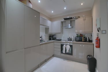 2 bed flat, Salters Road, Gosforth, Newcastle, NE34HN - Image 2